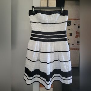 The Limited Mini Black and White Strapless Fit and Flare Dress Size 8